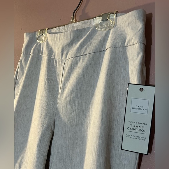 NWT Dana Buchman slimming Classic straight trouser pants Classic Tan Pants Small - Picture 2 of 9